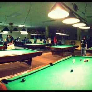 รูปภาพถ่ายที่ Van Phan Billiards and Bar โดย Jake B. เมื่อ 10/2/2012
