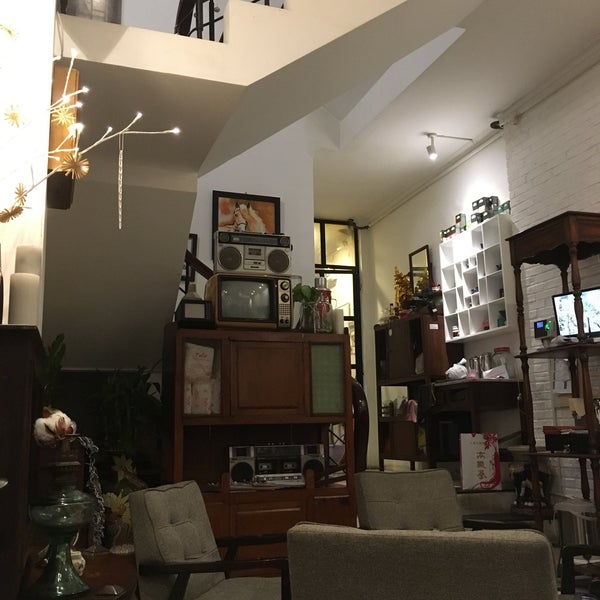 Photo taken at The Vintage Emporium by Anh D. on 11/27/2018