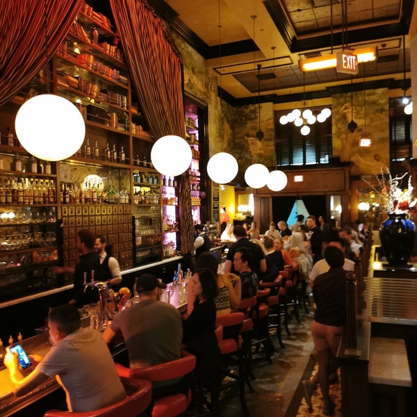 Das Foto wurde bei The Misfit Restaurant + Bar von Giacson am 4/10/2022 aufgenommen