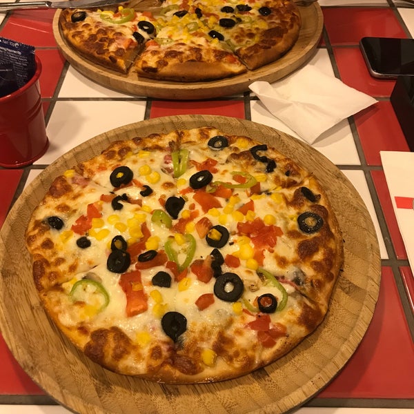 Photo taken at Tad Pizza &amp; Burger by Soner on 3/20/2018