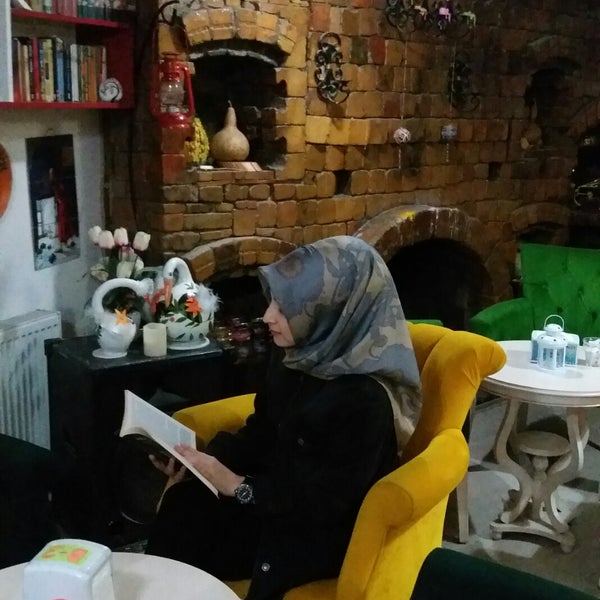 10/28/2017 tarihinde Merve T.ziyaretçi tarafından Kitap Kurdu Kafe'de çekilen fotoğraf