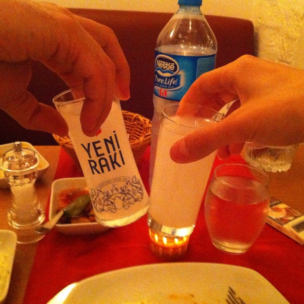 Das Foto wurde bei Şehbender 14 Restaurant von Alkın P. am 5/9/2015 aufgenommen
