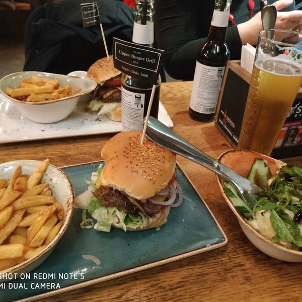 Foto tirada no(a) Upper Burger Grill por Holger H. em 11/19/2019