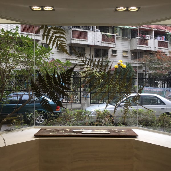 台中 美食 時toki Cafe 隱身在大容東街的靜謐咖啡館 除了好喝的咖啡外 還有超好吃的甜點唷 推薦青檸乳酪蛋糕及黑糖焙茶歐蕾 糖糖 S 享食生活
