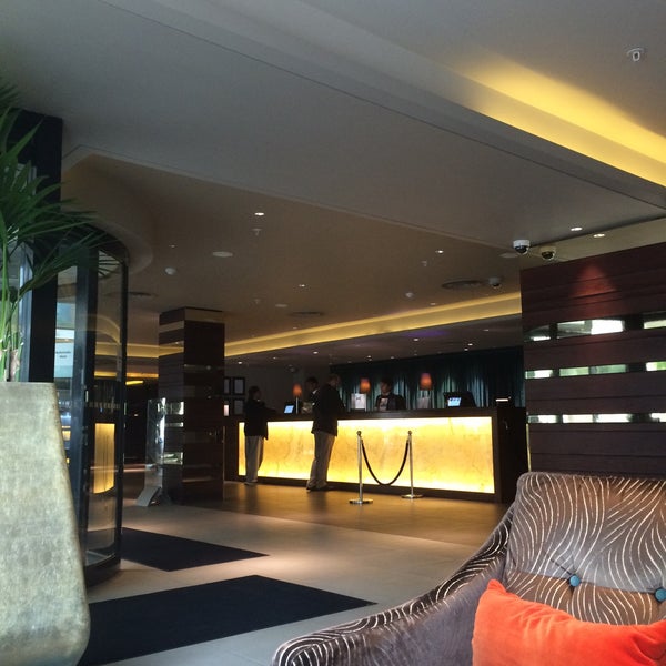 รูปภาพถ่ายที่ Hilton London Olympia โดย MGD เมื่อ 5/25/2015