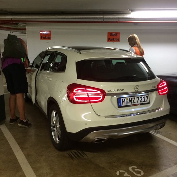 Renting a car. Арендованное авто. Мужская одежда, екатеринбург, проспект космонавтов. Франкфурт-хан. Аэропорт хитроу вывеска.