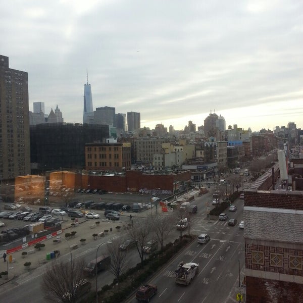 รูปภาพถ่ายที่ Holiday Inn NYC - Lower East Side โดย Mauricio V. เมื่อ 3/5/2014