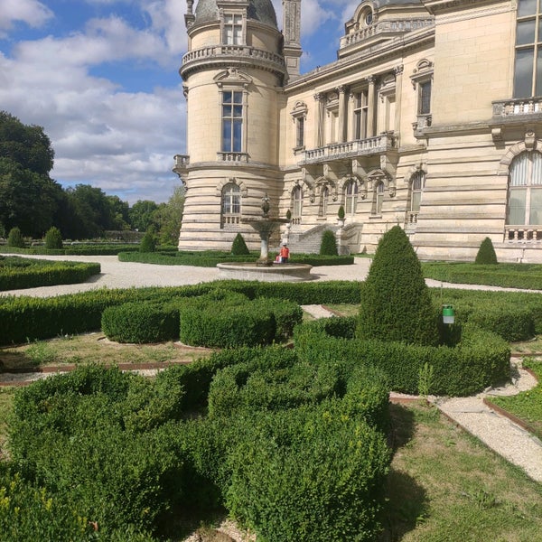 Foto diambil di Château de Chantilly oleh Leticia A. pada 7/31/2022