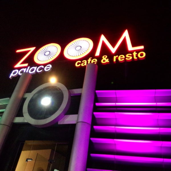 Photo taken at ZOOM Palace cafe and resto by Rosdiana R. on 6/4/2014