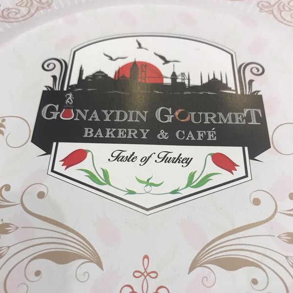 รูปภาพถ่ายที่ Gunaydin Gourmet Bakery &amp; Cafe โดย Fahad เมื่อ 1/20/2018