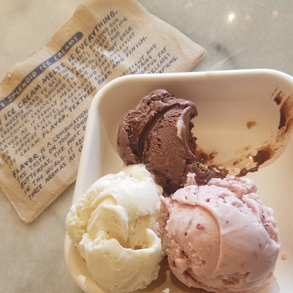 Photo taken at Jeni&#39;s Splendid Ice Creams by Jared C. on 8/25/2018