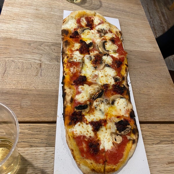 4/8/2022にCeren C.がMangia Pizza Firenzeで撮った写真