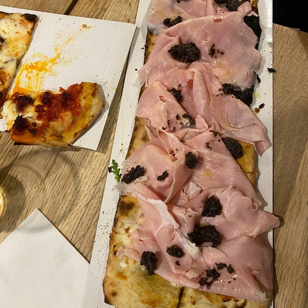 Foto scattata a Mangia Pizza Firenze da Ceren C. il 4/8/2022