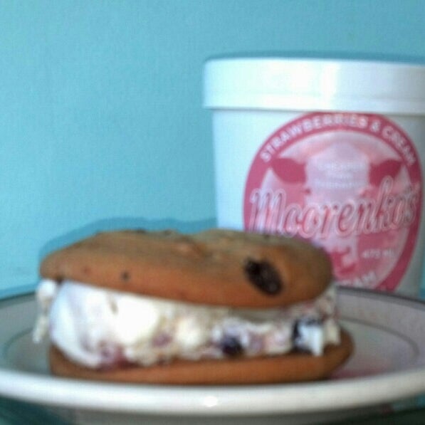 4/25/2013 tarihinde John L.ziyaretçi tarafından Moorenko&#39;s Ice Cream'de çekilen fotoğraf