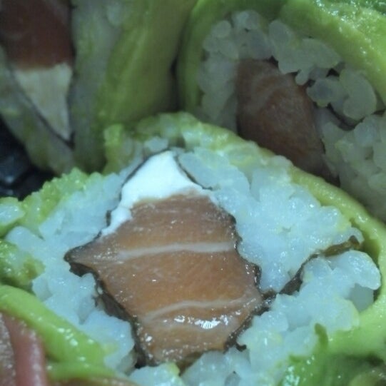Foto diambil di Zabo Sushi oleh Mauricio P. pada 3/28/2013