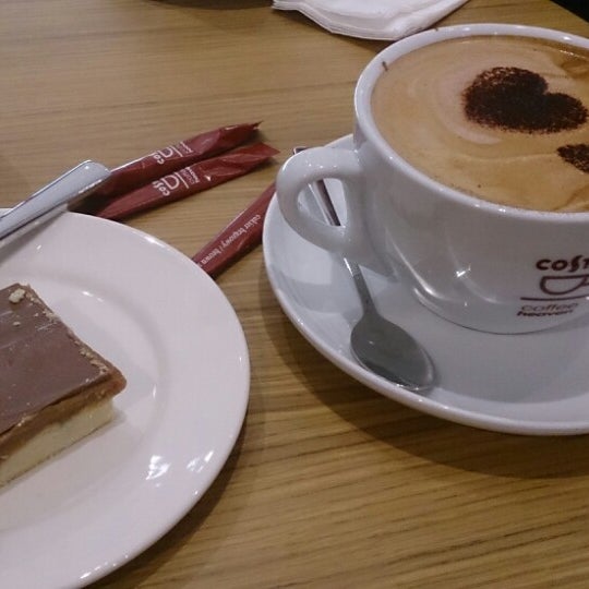2/15/2014 tarihinde Tri C.ziyaretçi tarafından Costa Coffee'de çekilen fotoğraf