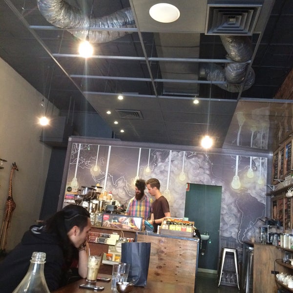 Foto diambil di 2Pocket Fairtrade Espresso Bar and Store oleh Pantelis R. pada 10/24/2015