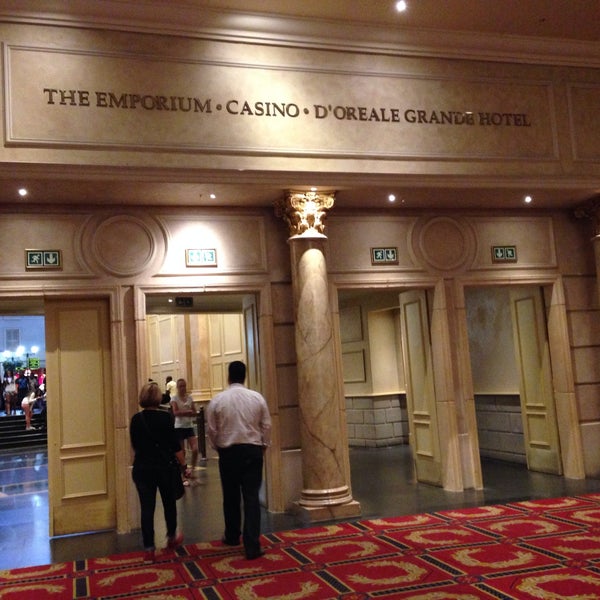 Photo prise au Emperors Palace Hotel, Casino and Convention Resort par Katerina S. le12/26/2014