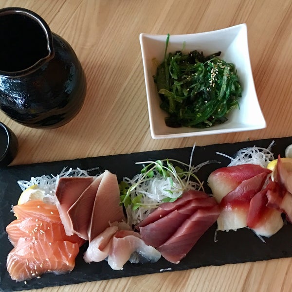 Foto tirada no(a) Hashi Japanese Kitchen por Andy S. em 8/20/2017