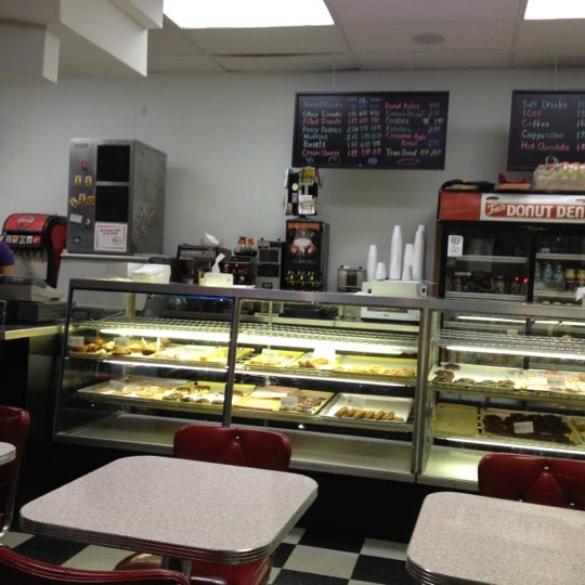 11/5/2012 tarihinde NECRO X.ziyaretçi tarafından Donut Den'de çekilen fotoğraf