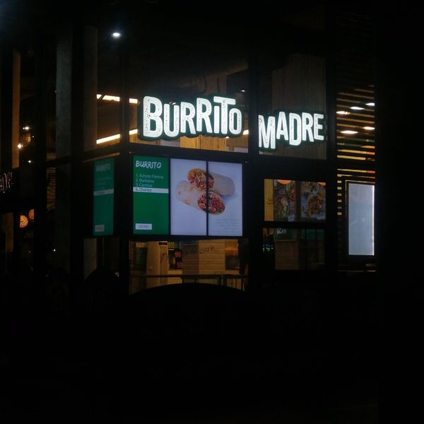 รูปภาพถ่ายที่ Burrito Madre โดย Vlada B. เมื่อ 12/27/2023
