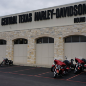 Foto tirada no(a) Central Texas Harley-Davidson por Jeff D. em 4/7/2017