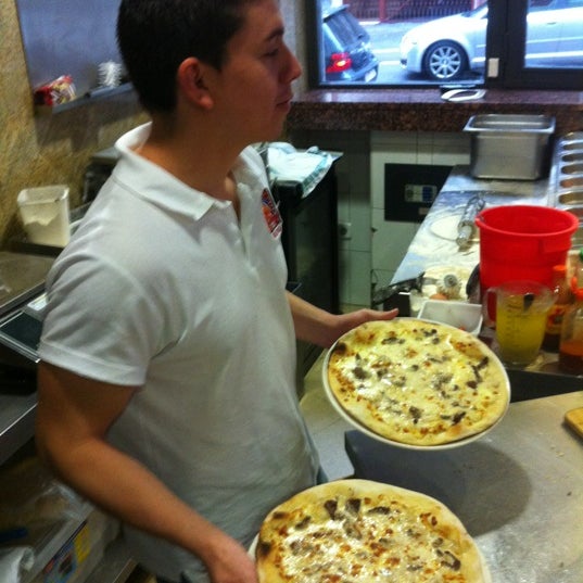 12/13/2012에 Mazen M.님이 Pasta Pesto Pizza에서 찍은 사진