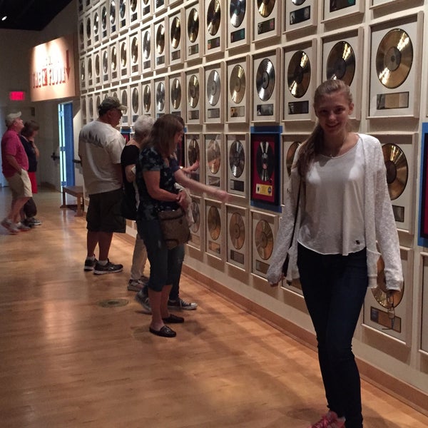 Das Foto wurde bei Country Music Hall of Fame &amp; Museum von Inge S. am 8/6/2015 aufgenommen