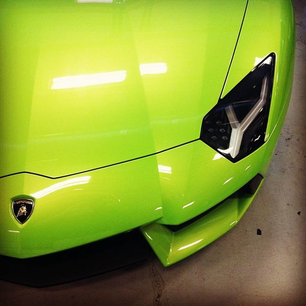 Photo prise au Lamborghini Houston par Randy M. le3/7/2013