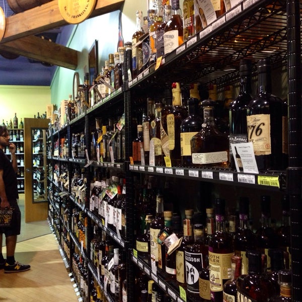 5/24/2014에 Maribel P.님이 Westport Whiskey &amp; Wine에서 찍은 사진