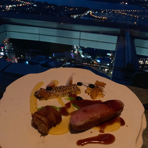 Foto diambil di Orbit Restaurant oleh Wasu T. pada 12/30/2018