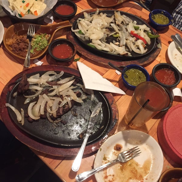 Foto scattata a Esparza&#39;s Restaurante Mexicano da Phil M. il 4/18/2018