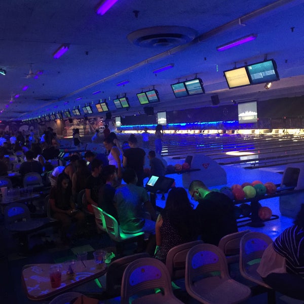 Photo taken at Waveland Bowl by Wendell R. on 9/24/2017