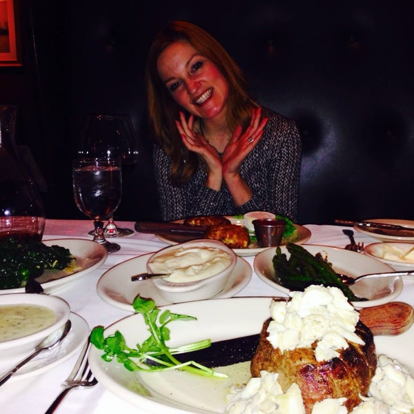 11/25/2014にShaun M.がLewnes&#39; Steakhouseで撮った写真