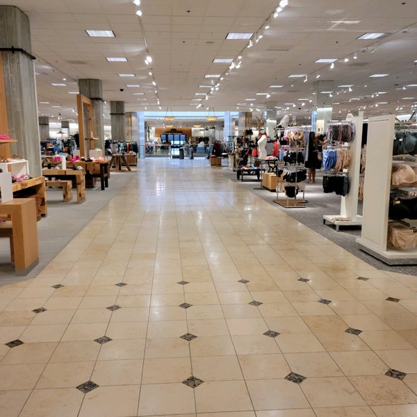 Shopping at Park Meadows Mall – Stock Editorial Photo © urban_light  #54337595