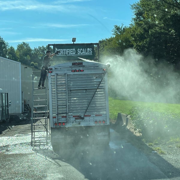Trailways Truck Stop Fuel Station in Centreville