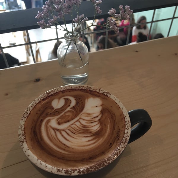 Foto tirada no(a) Café Boavida por Jenny em 3/30/2018