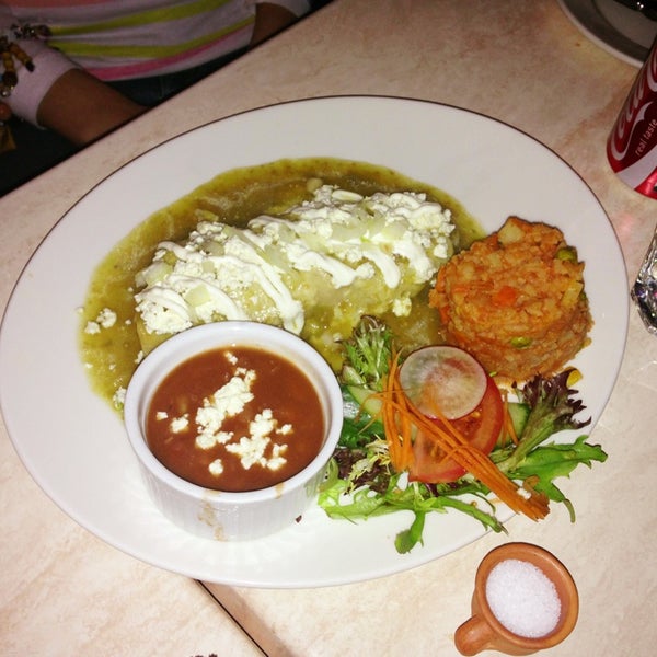 Photo prise au Los Amates Mexican Kitchen par stephiedoo le7/29/2013