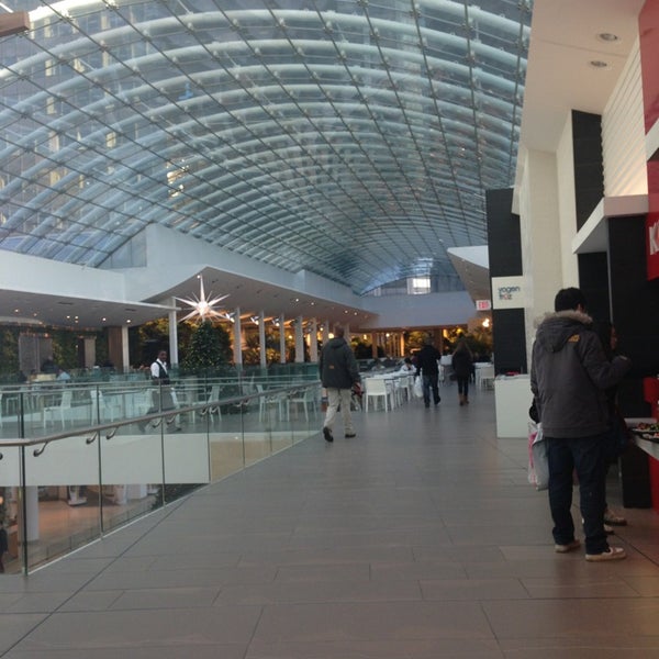 Foto diambil di The CORE Shopping Centre oleh Chox C. pada 1/2/2013