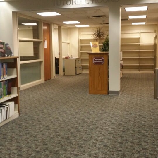 Photo taken at Sachem Public Library by Dia s. on 12/18/2013