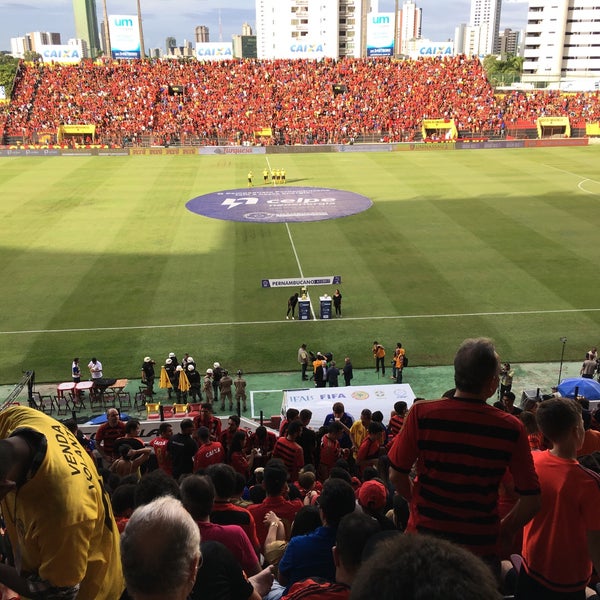 Foto diambil di Estádio Adelmar da Costa Carvalho (Ilha do Retiro) oleh Fabio M. pada 5/7/2017