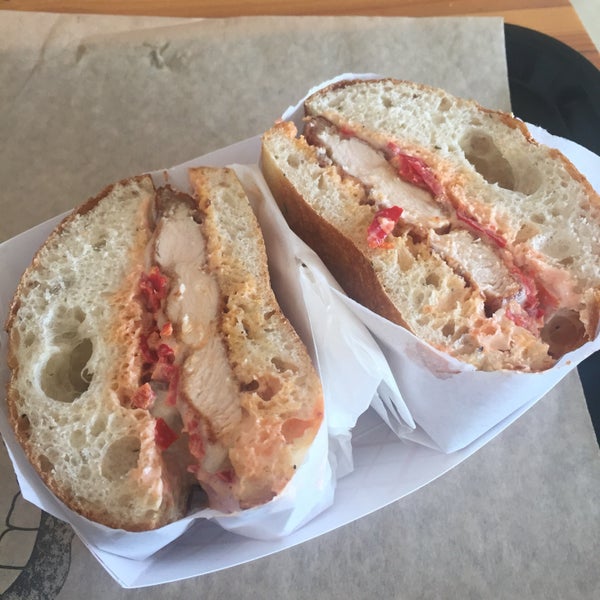 Foto tirada no(a) Mean Sandwich por Matt K. em 6/9/2018