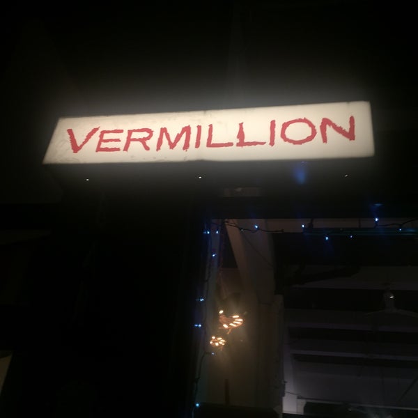 Foto tirada no(a) Vermillion Gallery &amp; Bar por Matt K. em 1/2/2019