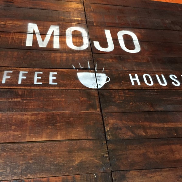 Photo taken at Mojo Coffee House by Matt K. on 11/2/2015