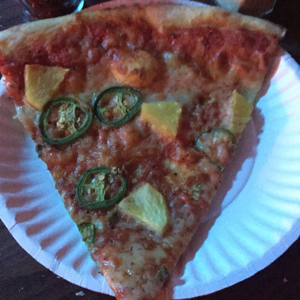 1/24/2018 tarihinde Matt K.ziyaretçi tarafından Big Mario&#39;s Pizza'de çekilen fotoğraf
