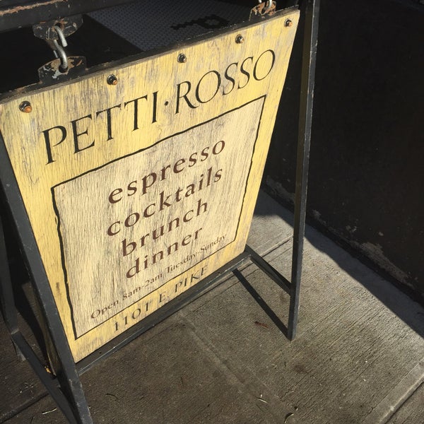 Foto tirada no(a) Cafe Pettirosso por Matt K. em 1/1/2020