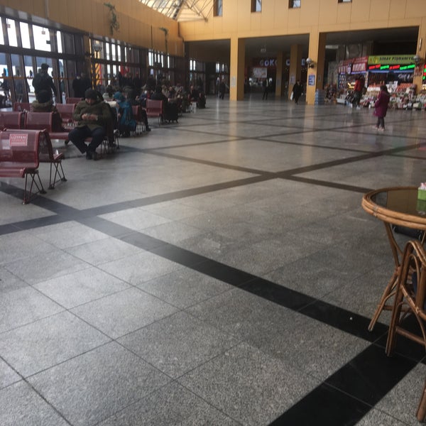 Das Foto wurde bei Eskişehir Şehirler Arası Otobüs Terminali von Ahmet Ö. am 3/16/2022 aufgenommen