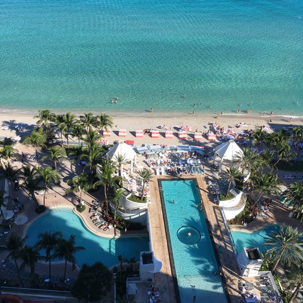 Foto tirada no(a) Diplomat Beach Resort Hollywood, Curio Collection by Hilton por Jan F. em 12/8/2019