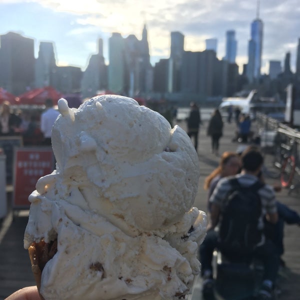 5/11/2018 tarihinde Jan F.ziyaretçi tarafından Brooklyn Ice Cream Factory'de çekilen fotoğraf