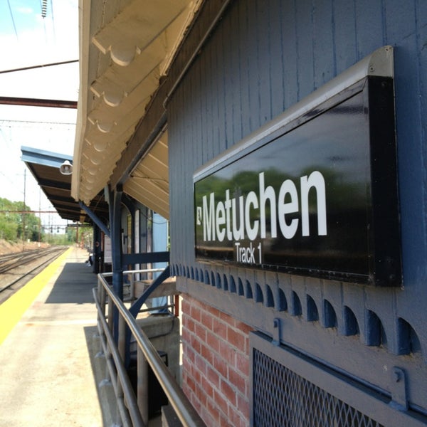 NJT Metuchen Station (NEC) Train Station in Metuchen